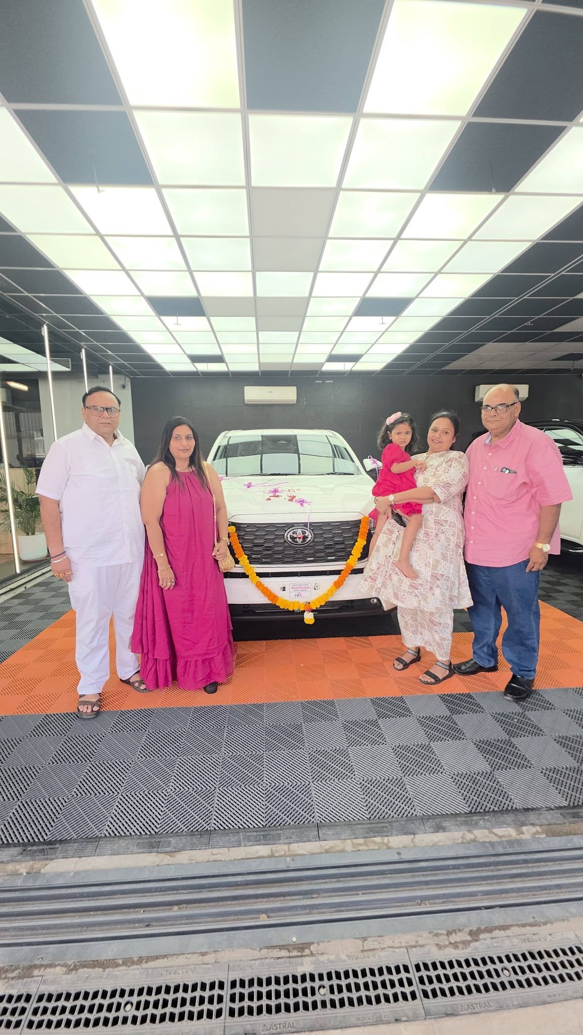 તા.૦૪-૦૪-૨૦૨૬ ના રોજ અમારા પરિવારના નવા સભ્ય તરીકે નવી ટોયોટા ઇનોવા હાઈક્રોસ ગાડી લેવામાં આવી.